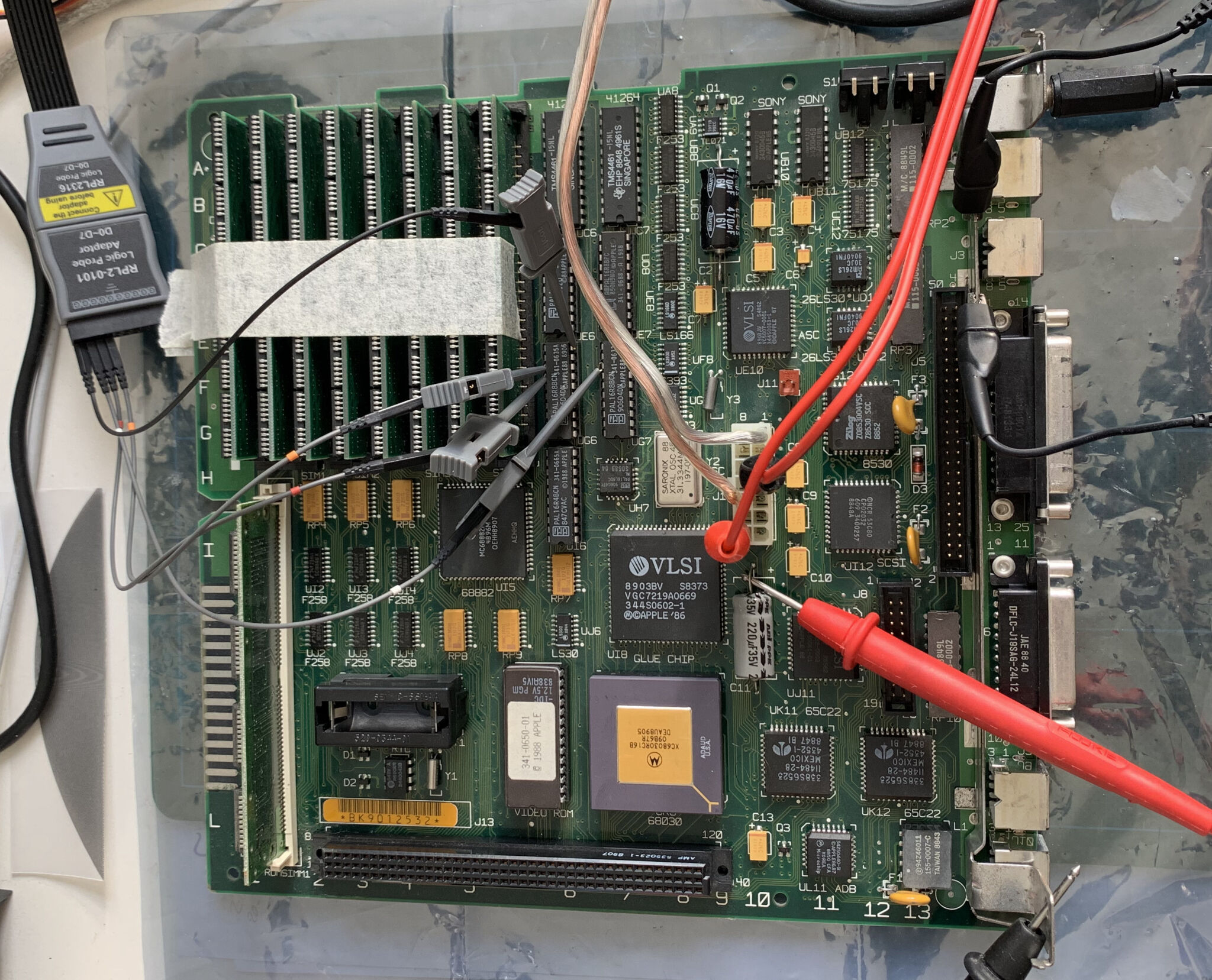  SE/30 logic board on The Bench, provided with +5V/+12V and probed with scope/LA